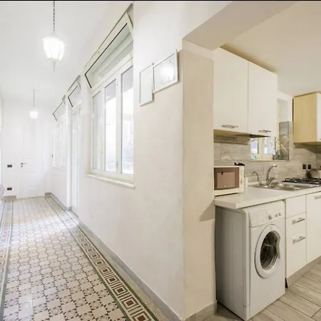 Nonnatitta A Chiaia * Neapol